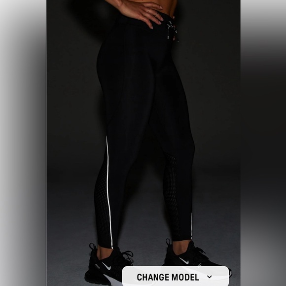 Brand new never worn beautiful Fabletics Stride-9 High-Waisted Leggings in black - Picture 6 of 7